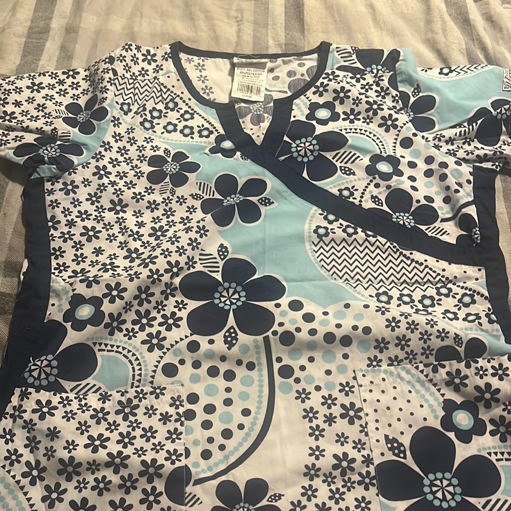 Scrub top